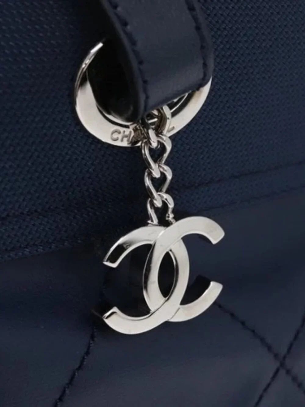 CHANEL brand	chanel color	navy